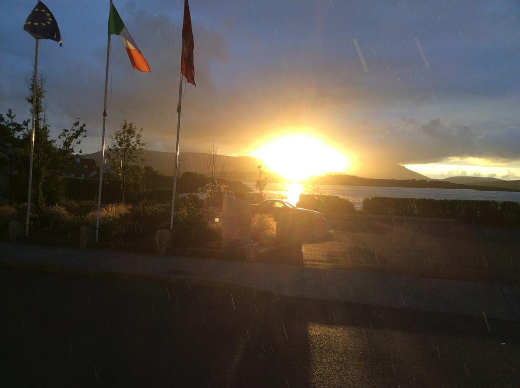 Achill Sound Hotel - Ostan Ghob A'Choire Exterior photo